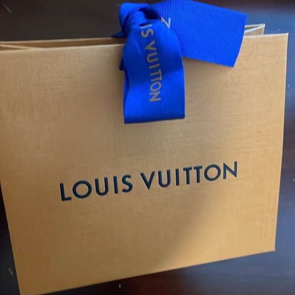 Louis Vuitton Beaute LV Rouge lipstick samples - Picture 9 of 9